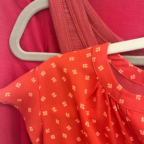 Loft outlet XS petite red print flutter sleeve blouse. - Picture 6 of 6